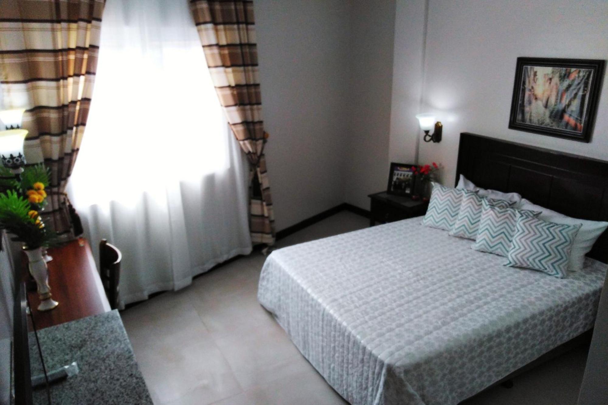Venezia Suites Hotel Iloilo Quarto foto